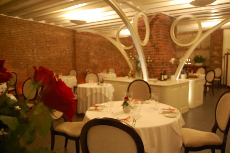 Hotel Cascina Di Corte Венария-Реале Экстерьер фото
