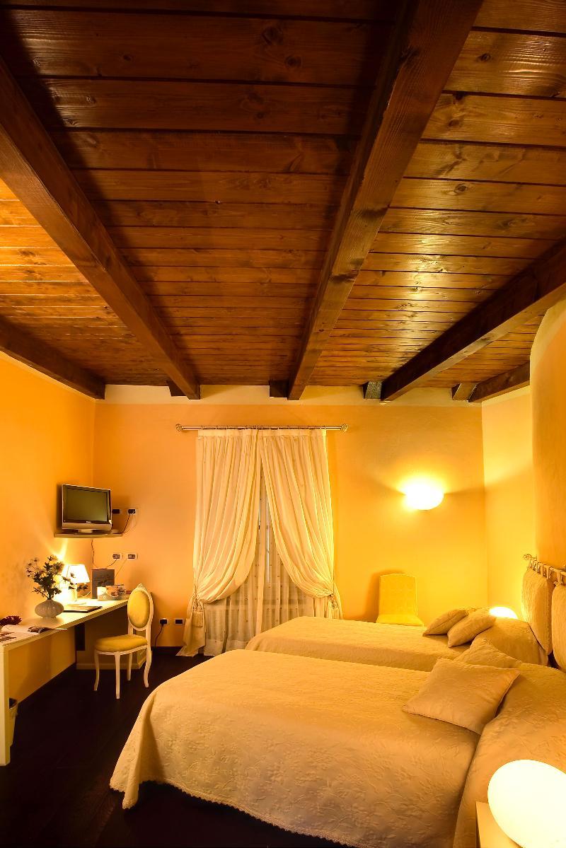 Hotel Cascina Di Corte Венария-Реале Экстерьер фото
